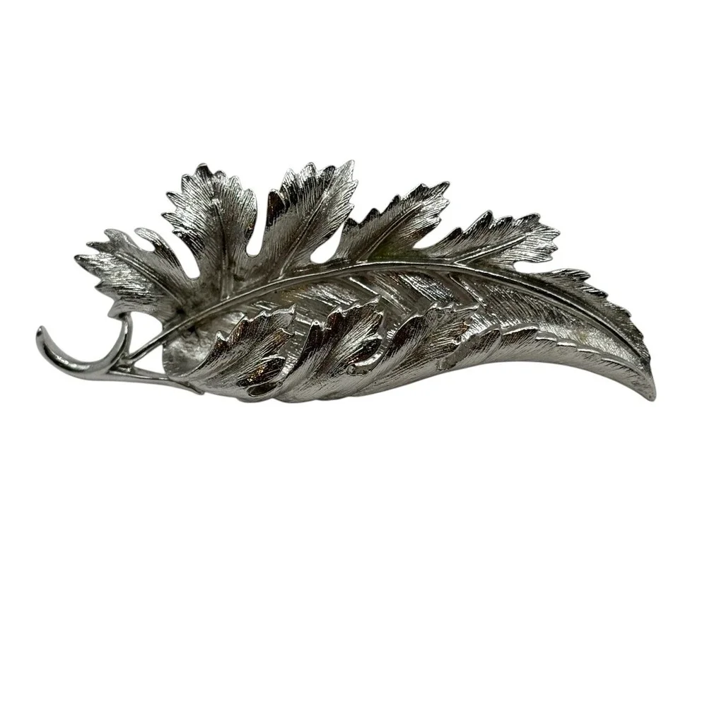 Coro Pegasus Leaf‎ Brooch Silver Tone Textured  Curled Vintage Nature 3D Brushed
